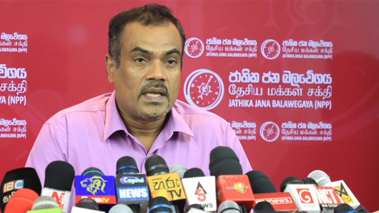 බැංකු හා මූල්‍ය ක්‍ෂේත්‍රයේ අවදානමක් නැද්ද?