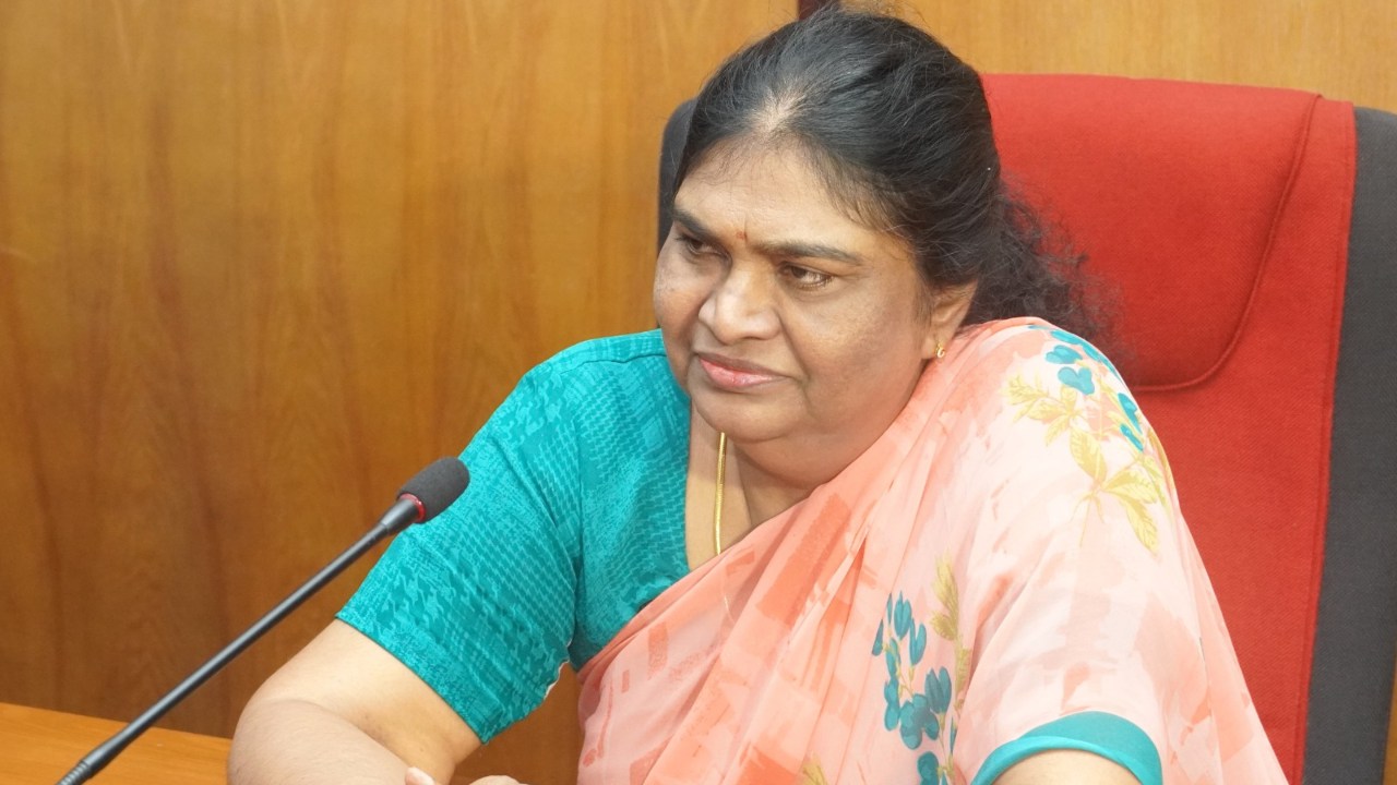 උතුරු පලාත් ආණ්ඩුකාරවරිය ඉල්ලා අස්වෙයි