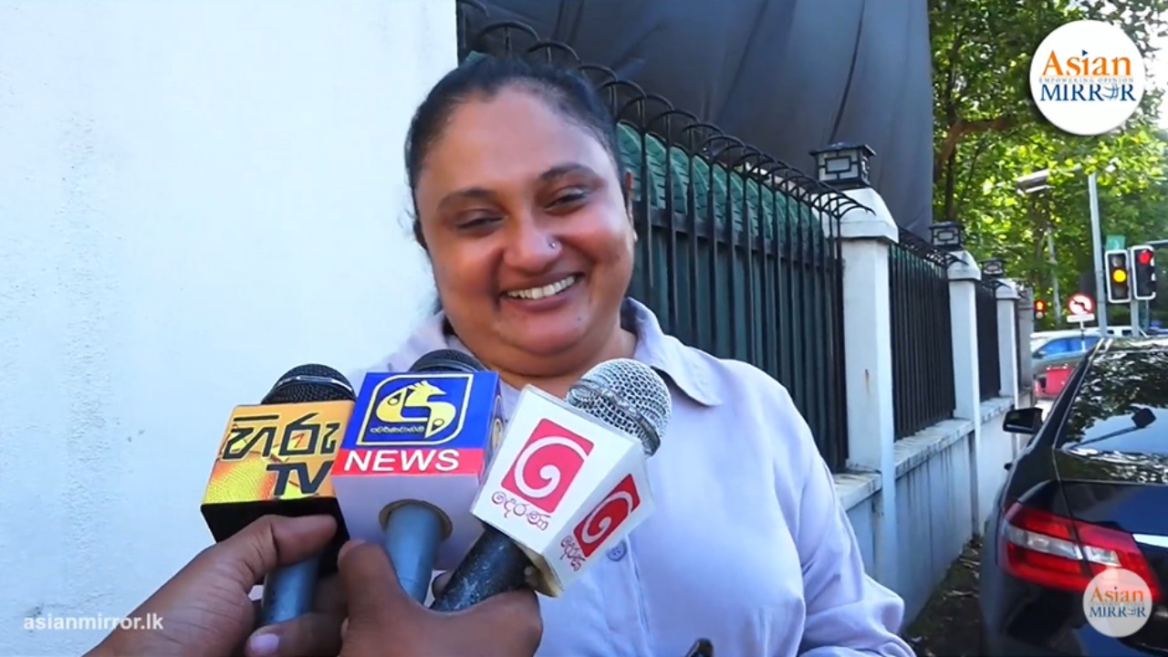 මගේ නම කැපුවේ හේෂට මනාප අඩුවෙයි කියලා – මහලේකම් බොරු කියනවා-මේවයින් සජිත් තමා හෑල්ලු වෙන්නේ – දමිතා සජබේ පලු අරී