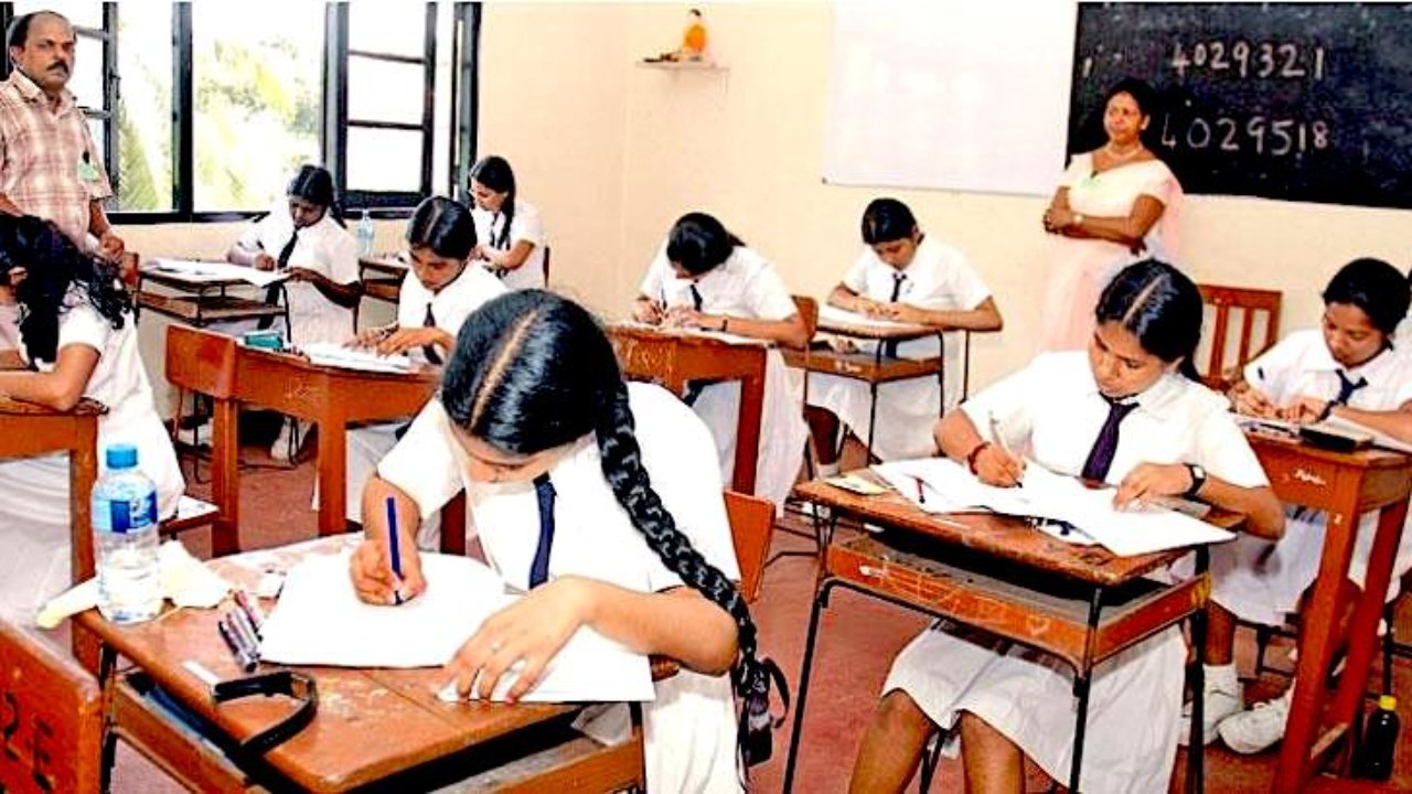 උසස් පෙළ විභාගය දින නියමයක් නොමැතිව කල් දමයි