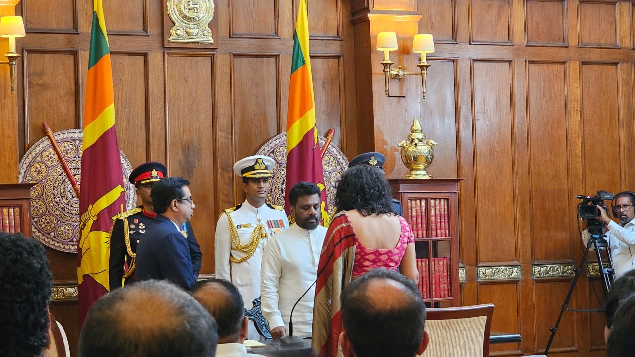 හරිනි අගමැති ලෙස දිවුරුම් දෙයි