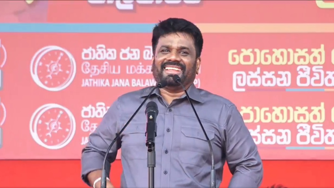 “ඔයාලා එහෙම නම් එන්නේ අපි බලමුකෝ” – ජනපති කතාව පටන් ගද්දීම ප්‍රසිද්ධ මාධ්‍ය නාලිකාවකට රිදෙන්නම දෙයි (VIDEO)