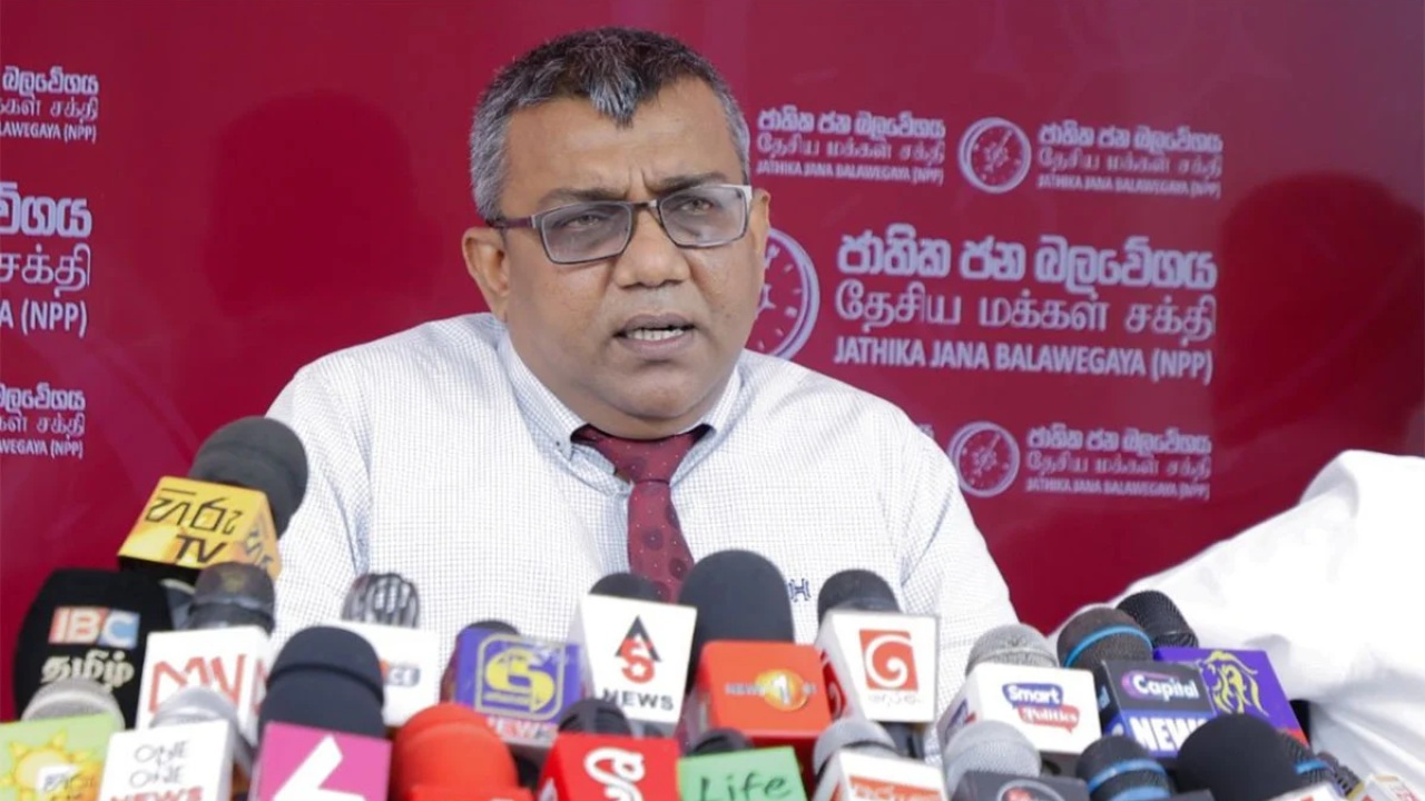 “පාස්කු වාර්තාව හෙලිකර ගම්මන්පිල කරන්න යන්නේ රාජ්‍ය රහස් හෙලි කිරීමක්.. එය අපරාධ වරදක්” – උපුල් කුමාරප්පෙරුම