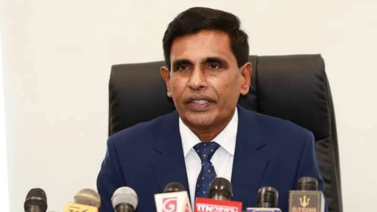 LTTE සලකුණු යොදා මියගිය අය සැමරිය හැකිද? – පොලිස් ඇමතිගෙන් ප‍්‍රකාශයක්