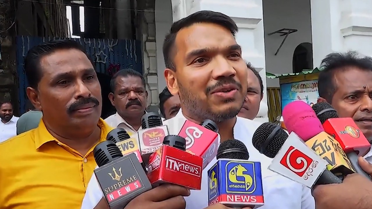 “මම පාර්ලිමේන්තුවේ කෑ ගහන්නේ.. හිරේ යන්නේ මල්ලිලා..” – යෝෂිත බලන්න නාමල් අයියා වහා එයි