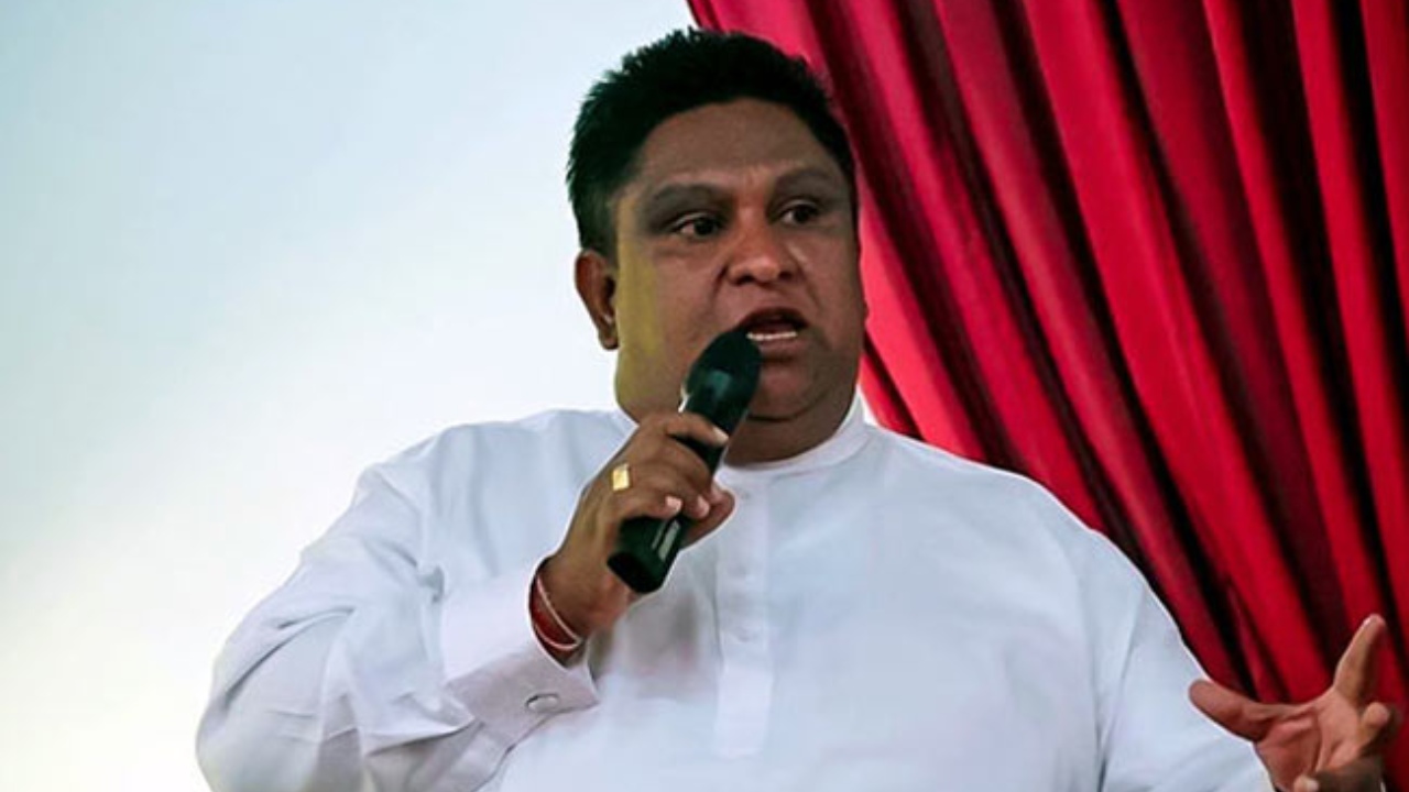 සත්තු මේ ආණ්ඩුව කරගෙන යන්න දෙන්නේම නෑ…! – චාමර සම්පත් දසනායක