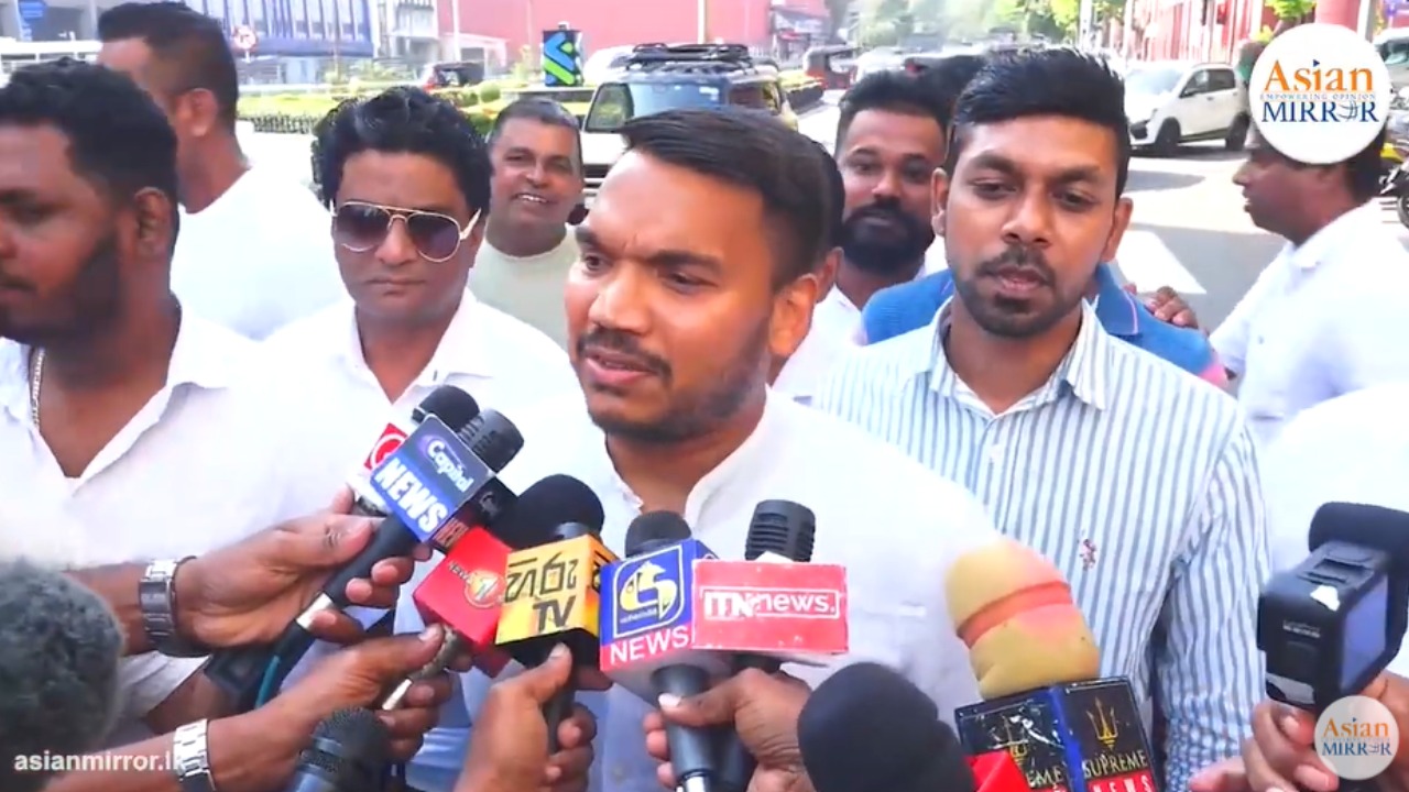 දේශබන්දු වෙනුවෙන් නාමල් පෙරට