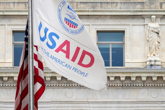 USAID වසා දැමිය යුතු බව ට්‍රම්ප් පැවසුවා – මස්ක්