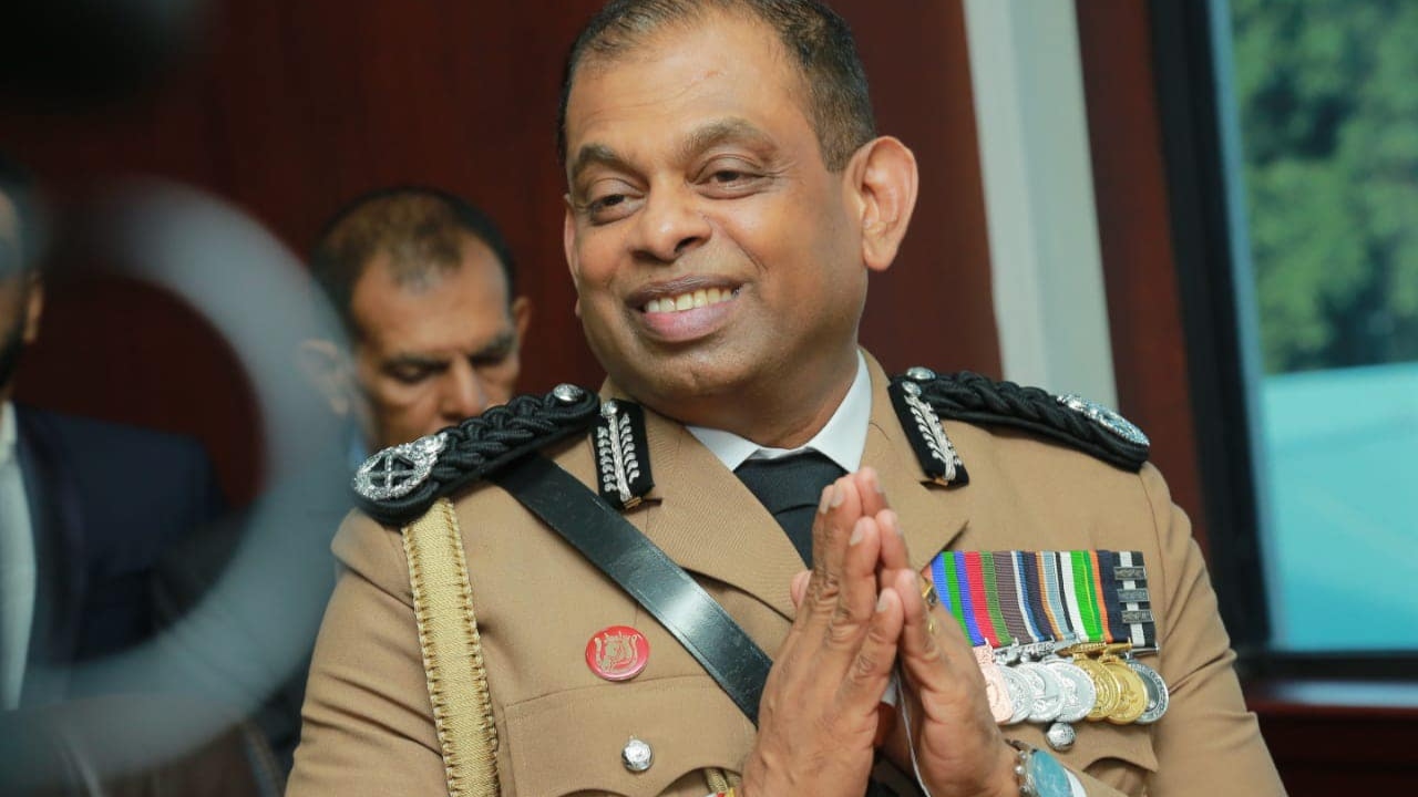 දේශබන්දු සැගවී ඉන්න තැන ගැන දයාසිරිගෙන් ඉගියක්