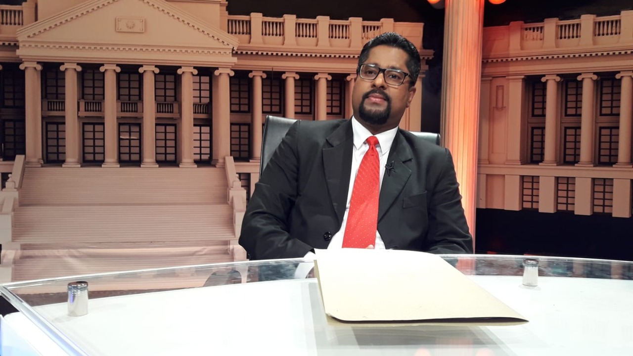 වෙන කෙනෙක් ජනපති කරන බව කියන අයට විරුද්ධව නීතිය ක්‍රියාත්මක කරන්න….! – සුරංග සේනානායක
