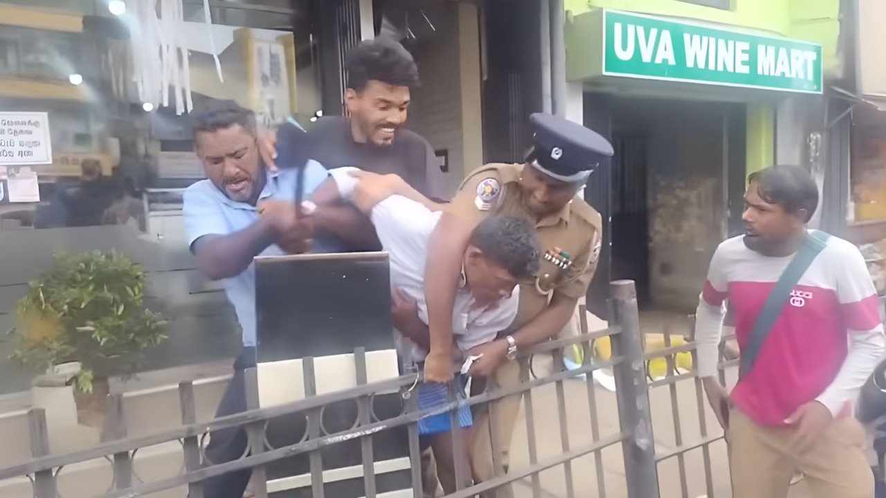 බදුල්ල ටවුම මැද්දේ දෙනෝදාහක් ඉදිරිපිට දී බාල සොයුරාට මන්නයකින් පහරදුන් සොහොයුරෙක්