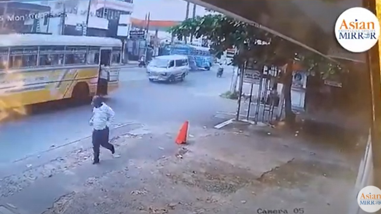 ගල්කිස්සේ දී වෙඩික්කරුවන්ට බිලි වූ තරුණයාගේ අවසන් මොහොත (CCTV)