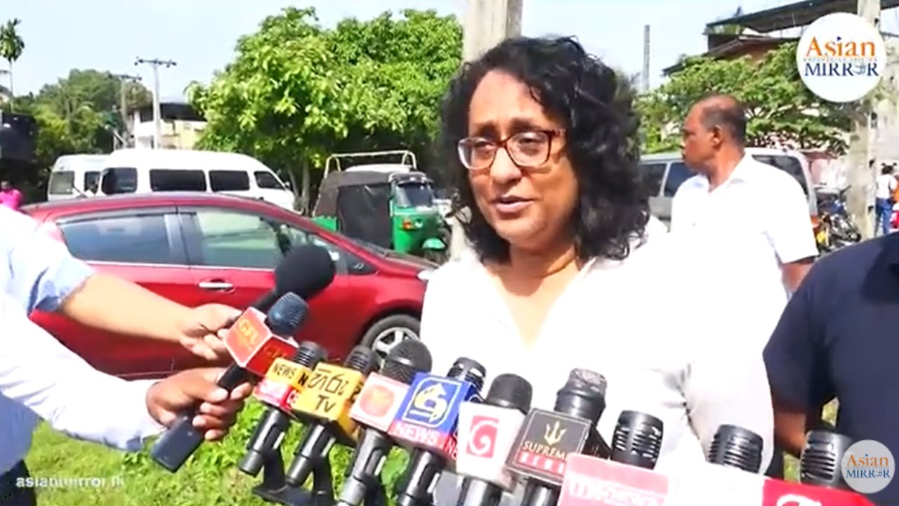 මම වරදක් කළා නම් අගමැති කියලා නෑ දඬුවම් දෙන්න – ජන්දේ දාන්න ආපු හරිනි වෙච්ච වැරැද්දට හේතු කියයි