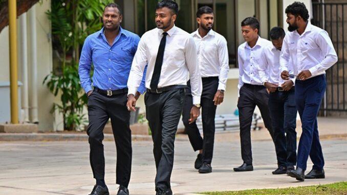 බදු නිසා වැටුප් නැති ක්‍රිකට් ක්‍රීඩකයෝ අධිකරණයේ පිහිට පතයි 