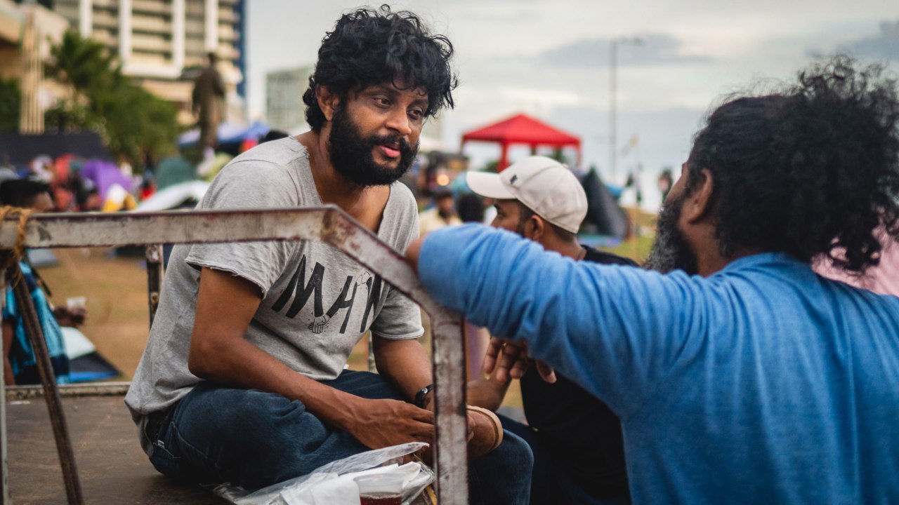 රංගන ශිල්පි කළණ ගුණසේකරට බුකියෙන් දැඩි විරෝධයක්
