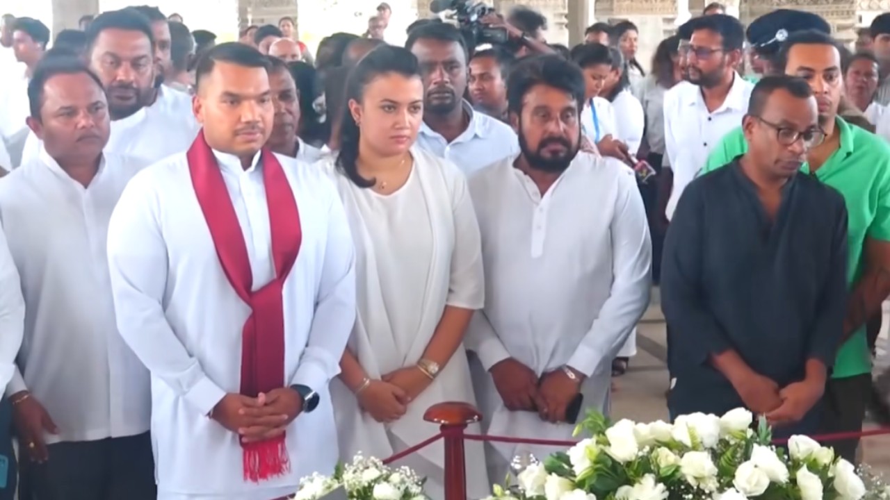 මාලිනියගේ අවසන් කටයුතු වලට ආ නාමල් රාජපක්ෂව “අපෝ” වුණාද?