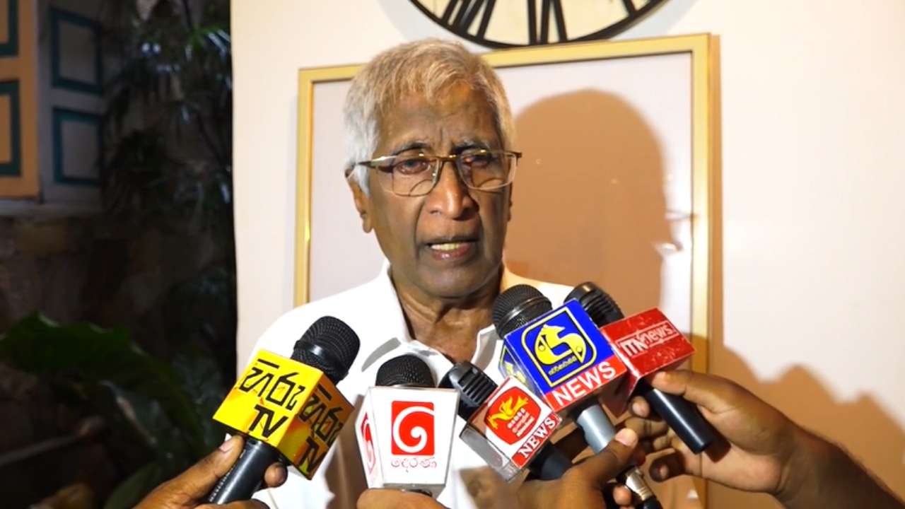 මාලනී නැති වුණා කියලා අපි දුක්වෙන්නේ නැහැ – මහාචාර්ය සුනිල් ආරියරත්නගෙන් මාලනී ගැන පුදුම කතාවක් (VIDEO)