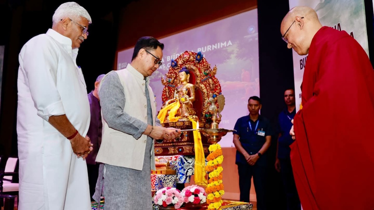 වෙසක් බුද්ධ පූර්ණිමා උත්සවය නව දිල්ලියේදී මහත් හරසරින් සැමරේ