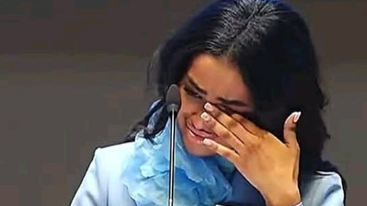 ලෝක රූ රැජිණ තරගය අතරතුර ලෝකයම හැඬවූ සෝමාලියානු රූ රැජිණ (VIDEO)