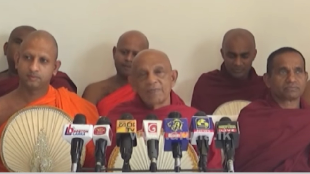 ඇස් තියෙනවා නම් මහින්දානන්ද රටට කළ සේවය දැකගන්න පුළුවන්… එතුමාට අත්වූ ඉරණම ගැන නාවලපිටියම කනගාටු වෙනවා…! – මාවතගම අනුරුද්ධ නාහිමි