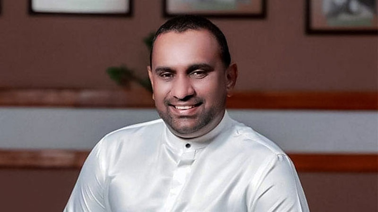 රනිල් වගේම සජිත් නායකත්වය අතහරින්න ලෑස්ති නෑ.. මෙහෙම යන්න බෑ..- චමින්ද විජේසිරි