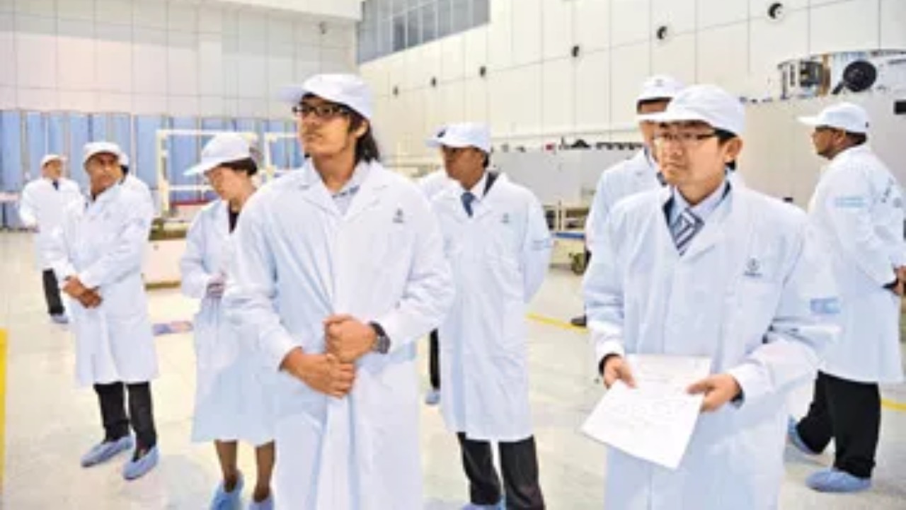 චිචීගේ රොකට්ටුවට රජයේ මුදල් යොදවා නෑ…. මුදල් අමාත්‍යංශය තහවුරු කරයි…!