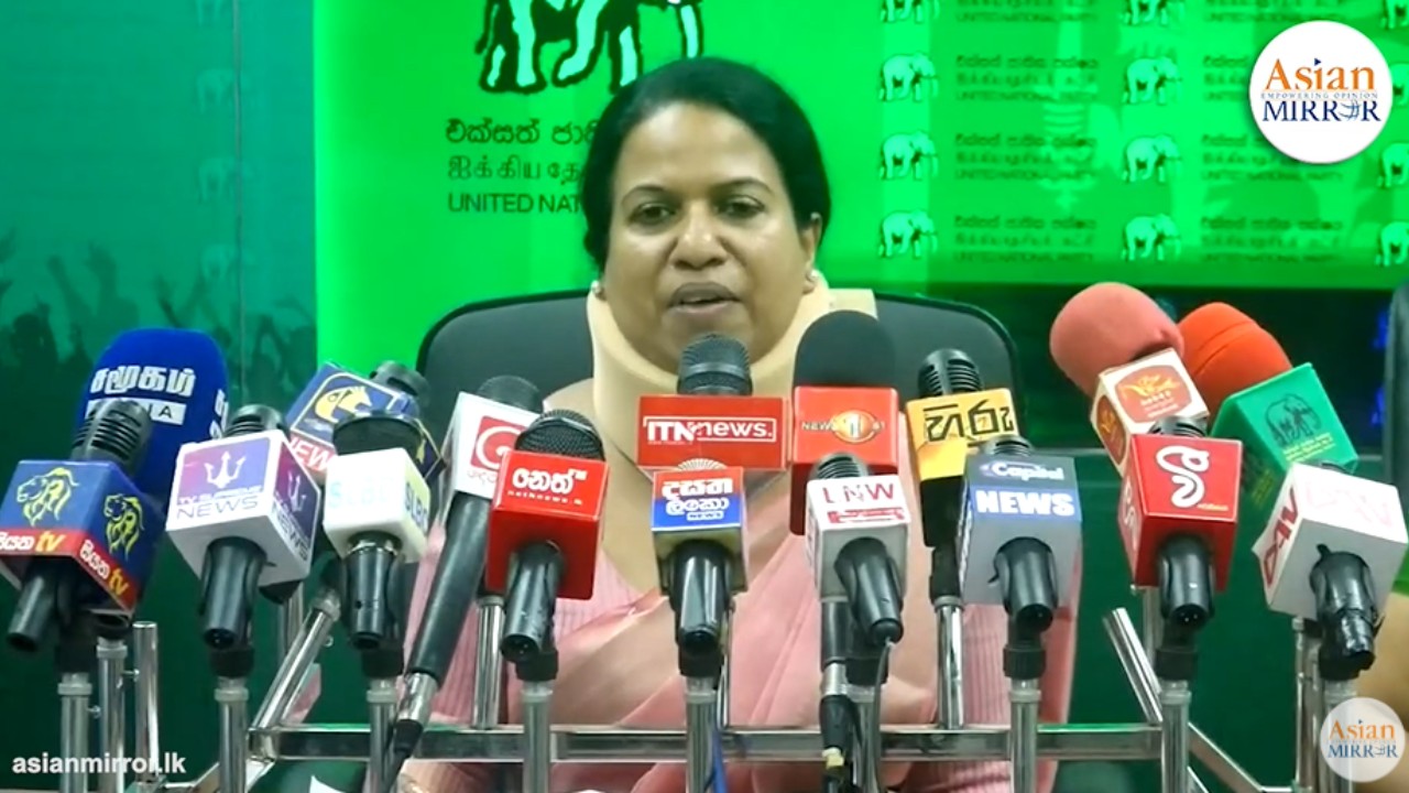 ඇත්තටම සඳමාලිට ගැහුවේ කවුද ? – සඳමාලි මාධ්‍යයටම ඇවිත් කියපු කතාව
