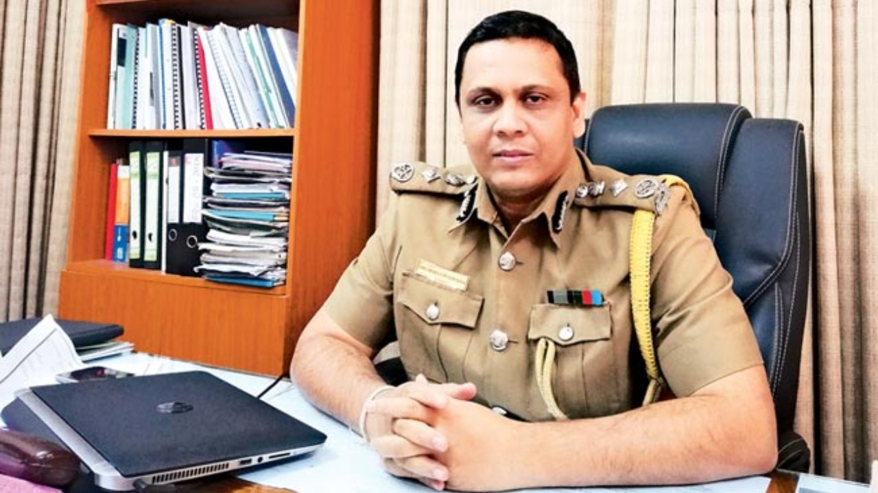 සියල්ල හෙළිවේ? බන්ධනාගාර නිලධාරියාගේ වැඩ තහනම්