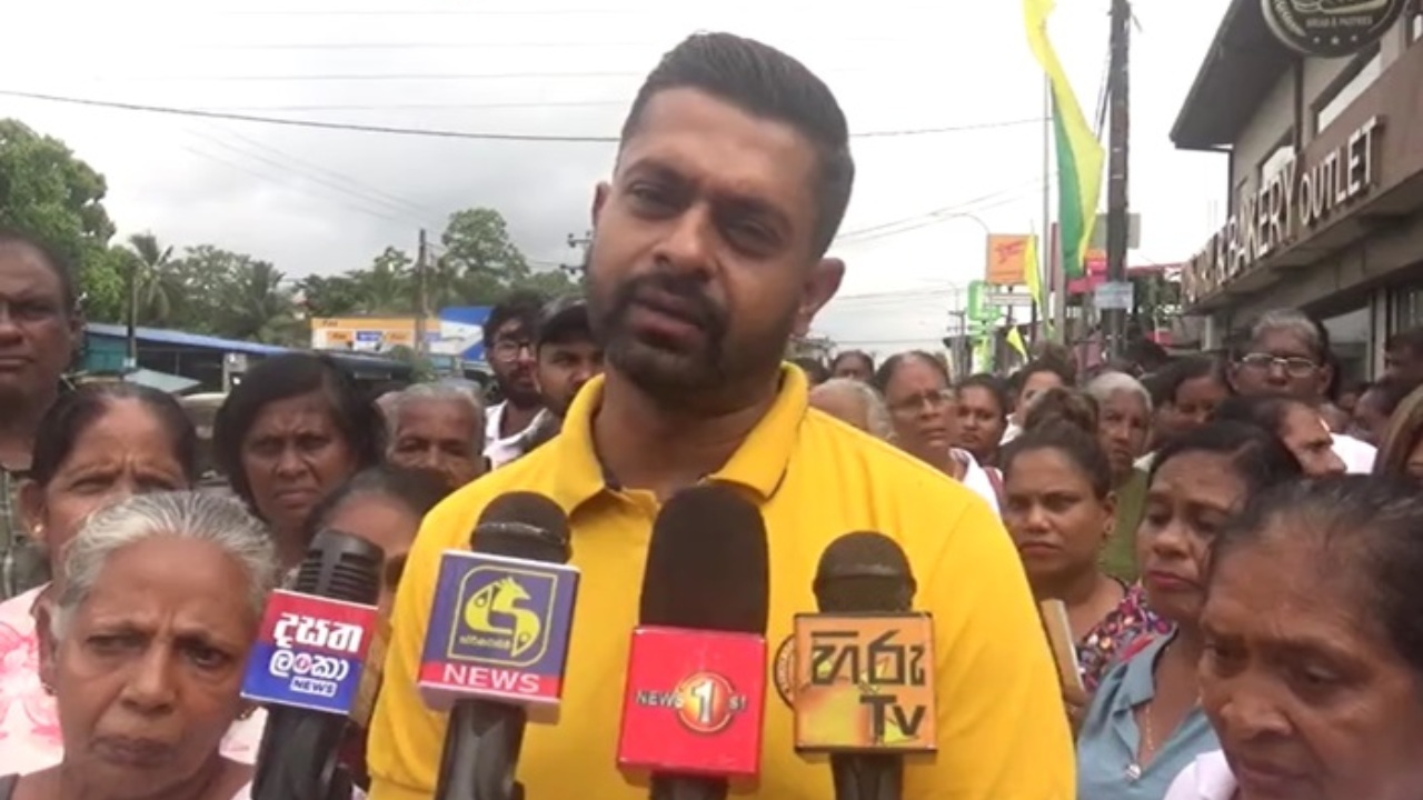 ඇමති හඳුන්නෙත්ති වළක් කපා ගෙන වැළලුණා නම් මීට හොඳයි…! – චරිත් අබේසිංහ