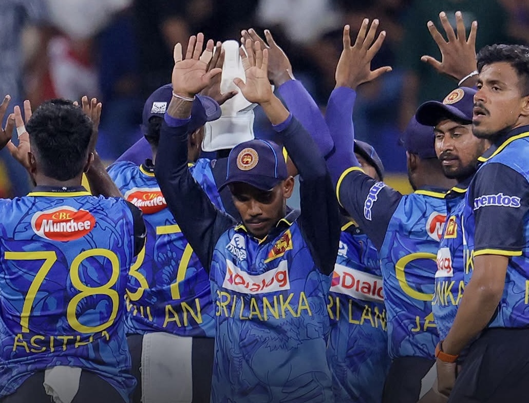 නායක චරිත් සහ වනිඳු ශ්‍රී ලංකාවට ජය ගෙන එයි 