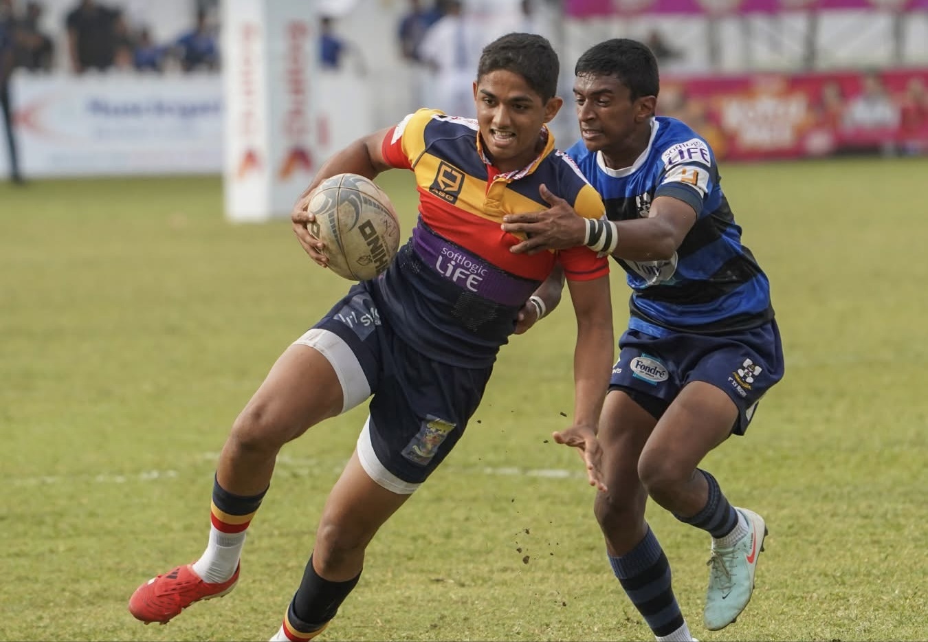 පාසැල් රග්බි ශූරයින් වෙන්න තුන්කොන් සටනක් 