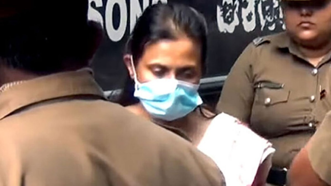 මහේෂි ආයෙත් ඇතුළට