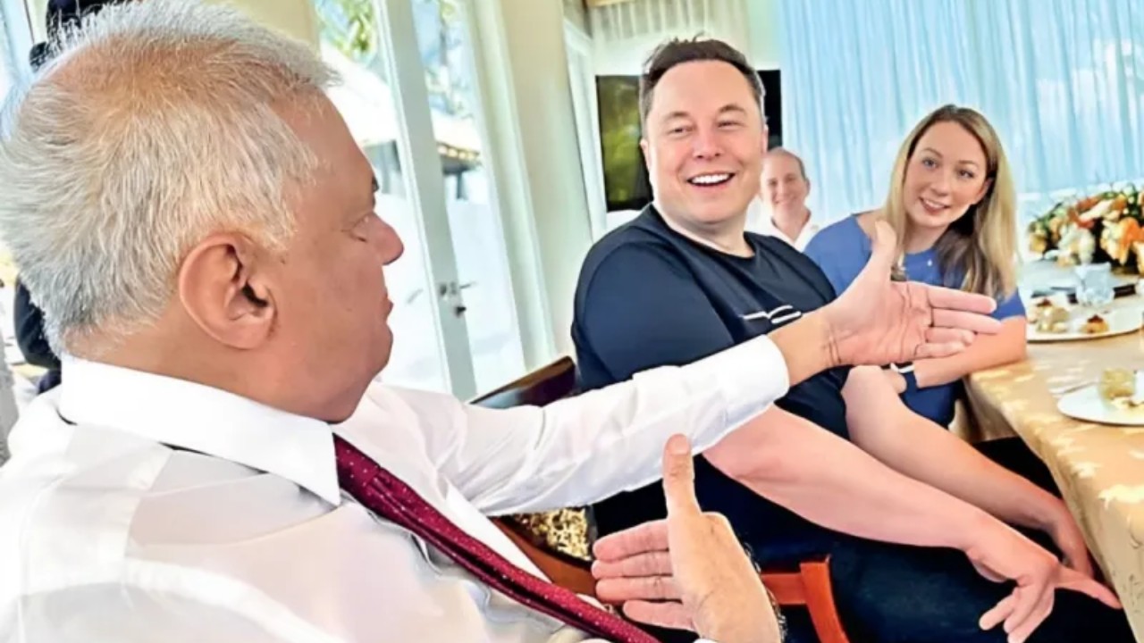 “උදව්වට තෑන්ක්ස්.. ලඟදී ඇවිත් යන්න එන්නම්” – රනිල් ලකුණක් දා ගනී.!