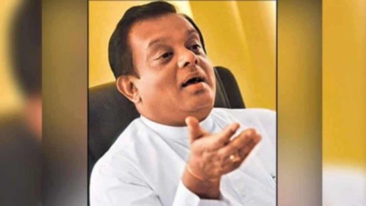 ගුරුවරු අපේ දෙවිවරු වගේ.. SMS ගහන්න බෑ කියපු එක වැරදියි’ – CB