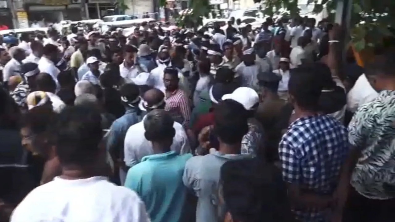 විපක්ෂයේ විරෝධයෙන් උණුසුම් තත්ත්වයක්