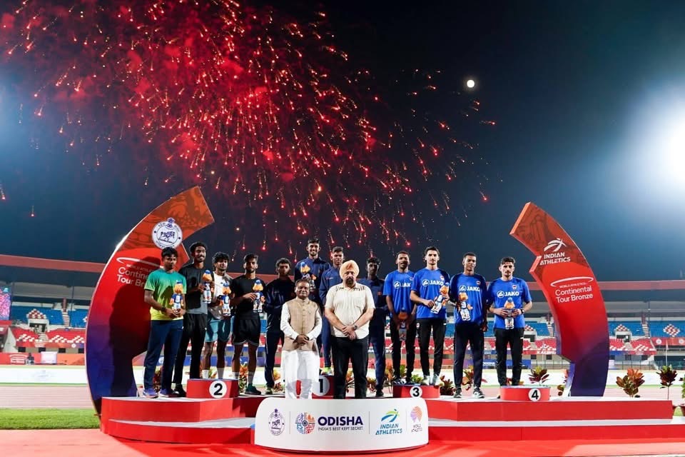 වාර්තා පොත අලුත් කළ රුමේෂ් හා සුපිරි දිවිල්ල කළ ශ්‍රී ලංකා කණ්ඩායම යළි දිවයිනට