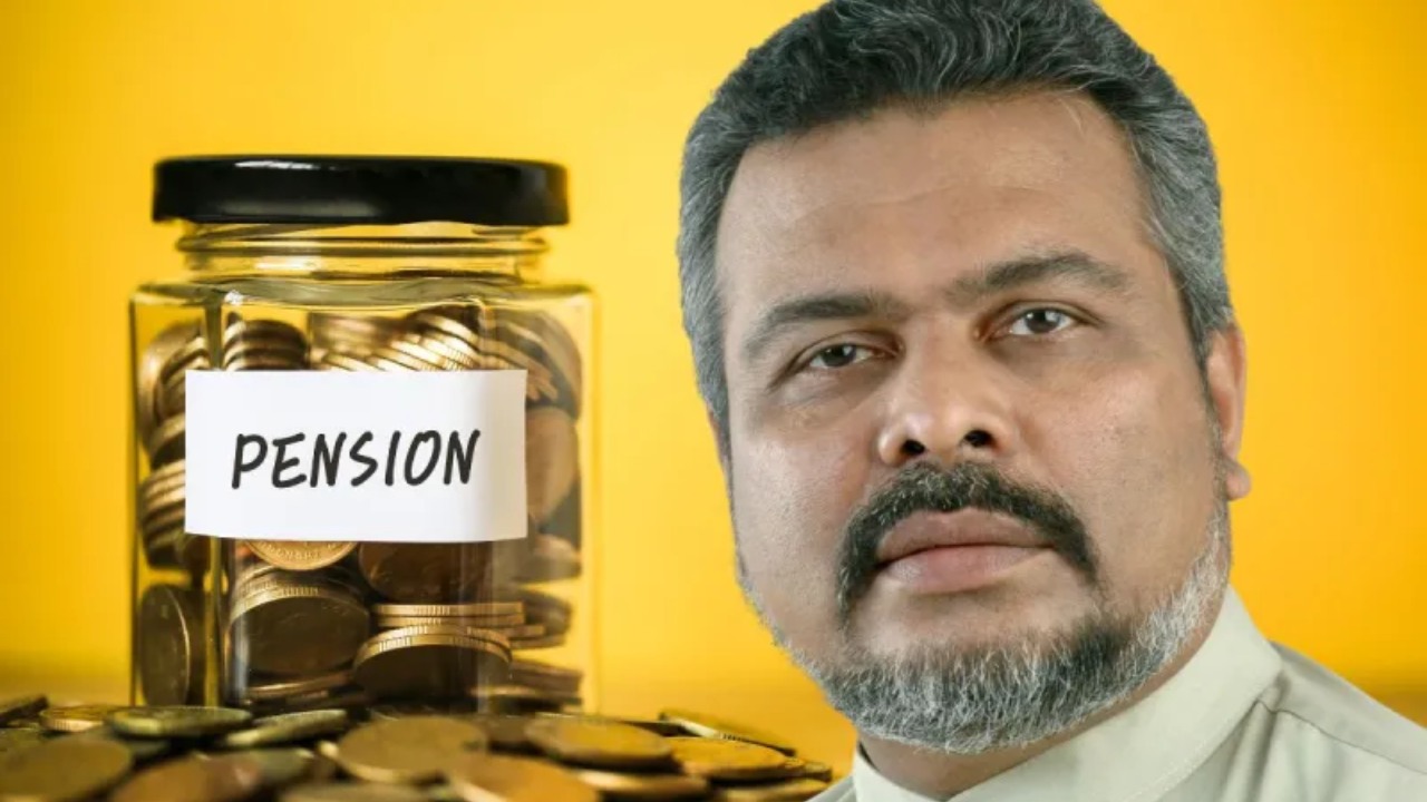 මන්ත්‍රී පෙන්ෂන් ගන්න 200ක් ඉන්නවා.. කැපුවොත් මරාගෙන මැරෙනවා.!