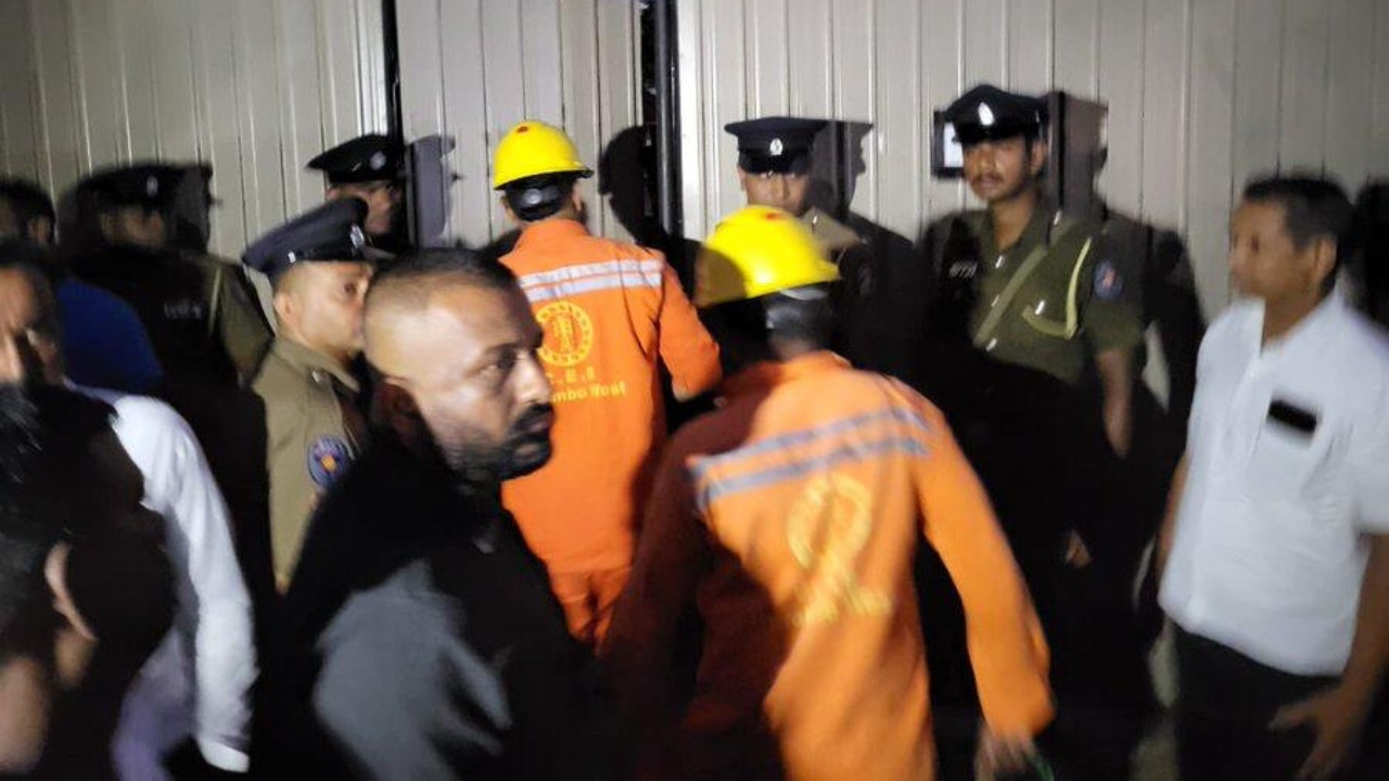 හිටපු ජනපති රනිල්ගේ නඩුව විභාග කරන ශාලාවේ විදුලිය විසන්ධි වෙයි