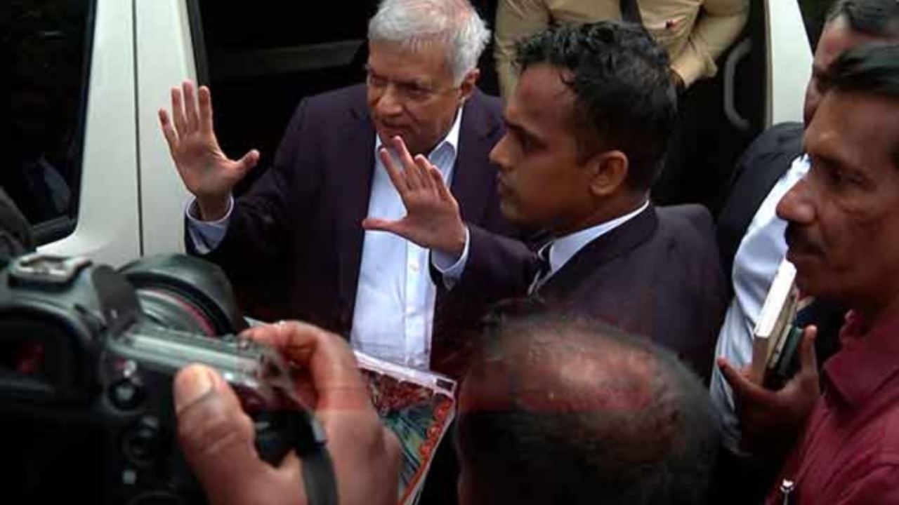 හිටපු ජනපති රනිල්ව අධිකරණයට රැගෙන එයි