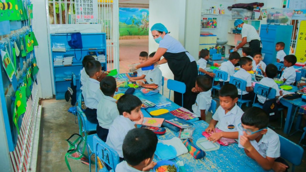 පාසල් දරුවන් මිලියන 1.4ක පෝෂණය වෙනුවෙන් රජයෙන් රුපියල් බිලියන 32ක්