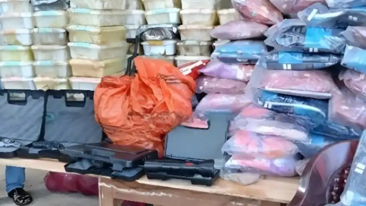 තංගල්ලේදී ඇල්ලූ ලොරියෙන් සුපිරි ගිනි අවි රැසක් හමුවෙයි