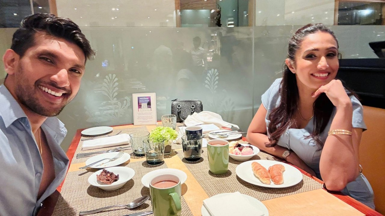 ඒවා කෑවේ නැත්නම් මගේ වයිෆ්ට නින්ද යන්නේ නෑලු දිනිතිට මහ පාන්දර හැදෙන අමුතු බඩගින්න ගැන සංගීත් කියන දේ