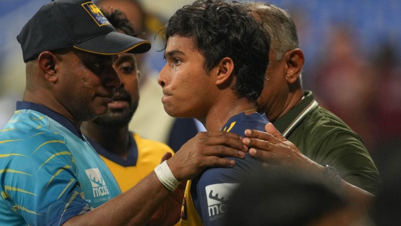 ඔබ තනි නොවන බව මතක තබාගන්න. පියෙකු මෙන් ඔබ වෙනුවෙන් සිටිමි… සංවේදී වූ සනත් ජයසූරිය වෙල්ලාලගේ වෙනුවෙන් තැබූ ආදරණීය සටහන