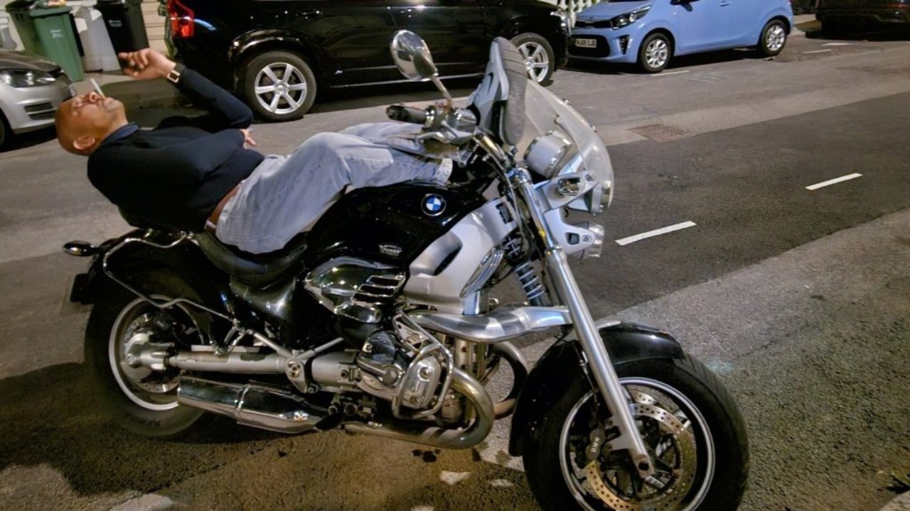 “මට තිබ්බ හීනයක්… BMW බයික් එකක්.. ඒකත් හරි..” – මධු මාධව මුහුණු පොතට එක්කළ සටහන
