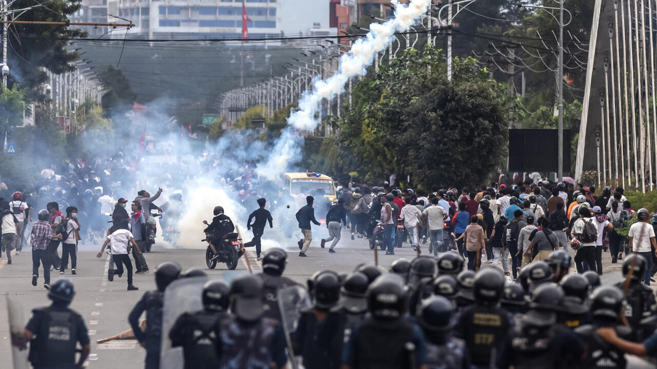 සමාජ මාධ්‍ය තහනමට එරෙහිව නේපාල උද්ඝෝෂණවලින් 19 ක් මරුට​