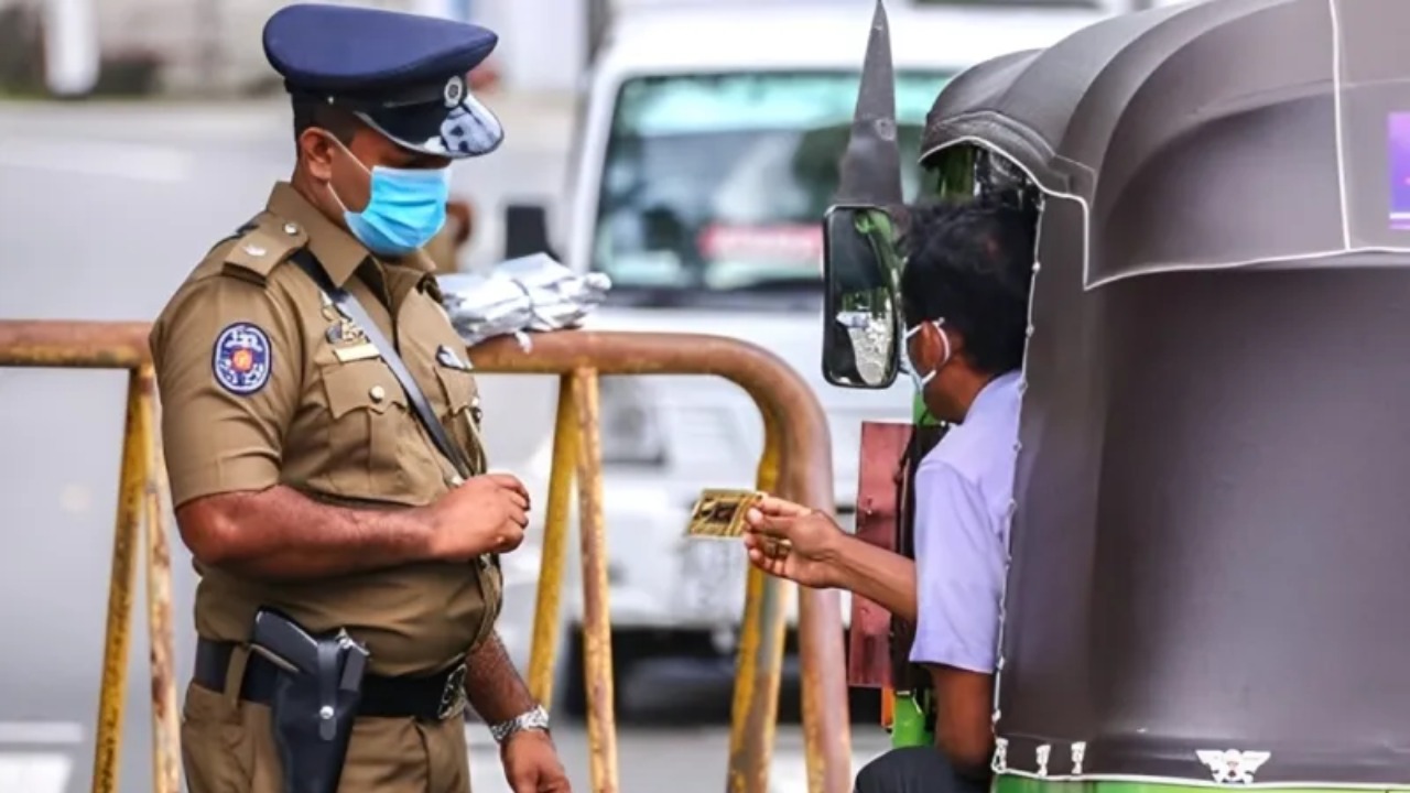 සෑම පුරවැසියන් සිව් දෙනෙකුගෙන් අයෙක් පොලිස් පරීක්ෂාවට