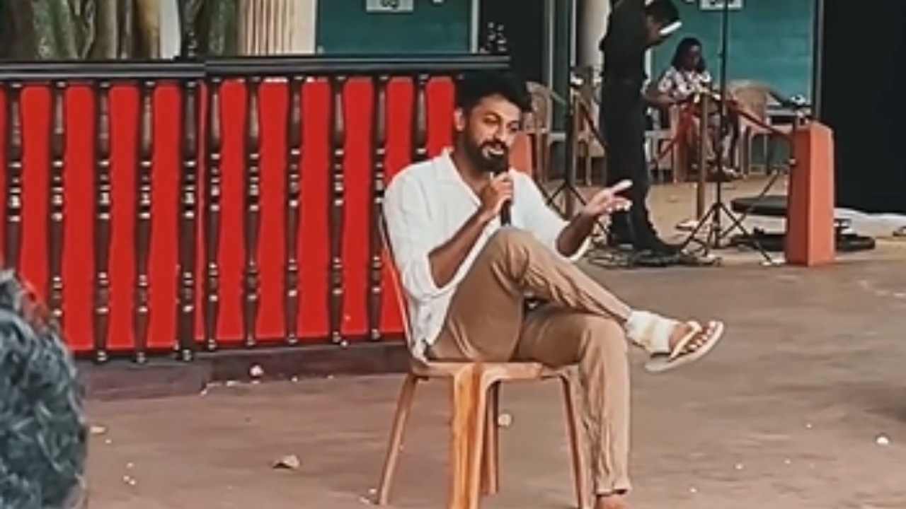 “කෙල්ල දාලා ගියාම අඬන් නැතුව පුළුවන් ද ? පිස්සුද බං උඹට , උඹ අඬපන්.. අප්පච්චි කිවුවේ එහෙම..” – Boot එකක් කාපු සජිත ඇන්තනීට අප්පච්චි කිව්ව කතාව (VIDEO)