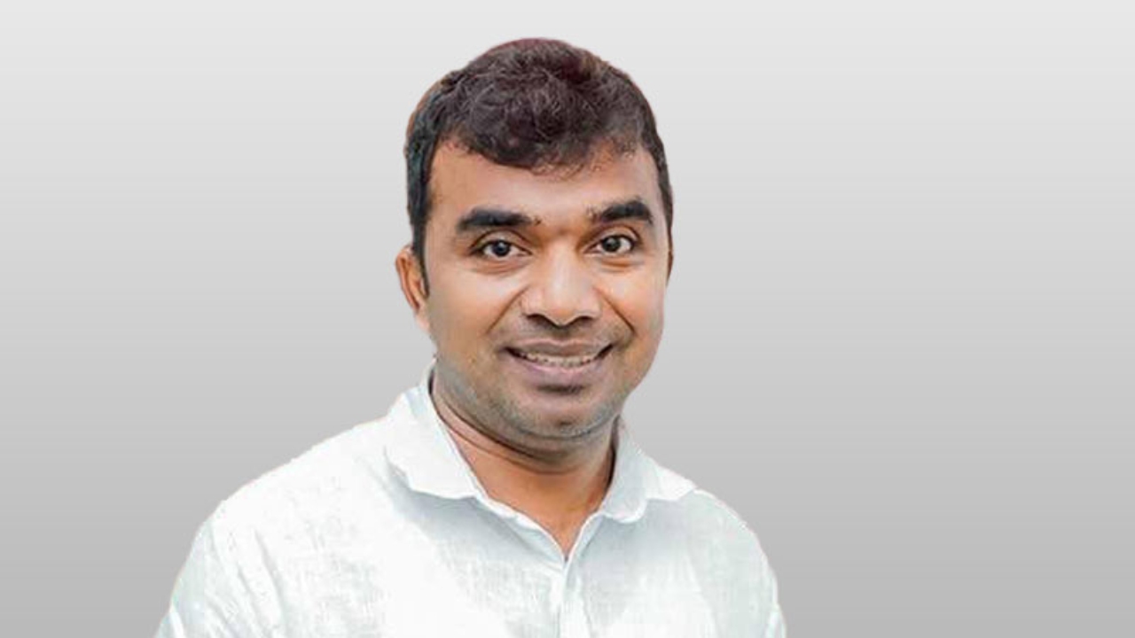 මනම්පේරි විසින් තෝරු මෝරු සමඟ පැවැත්වූ සබඳතා ඔක්කොම එළියට ?