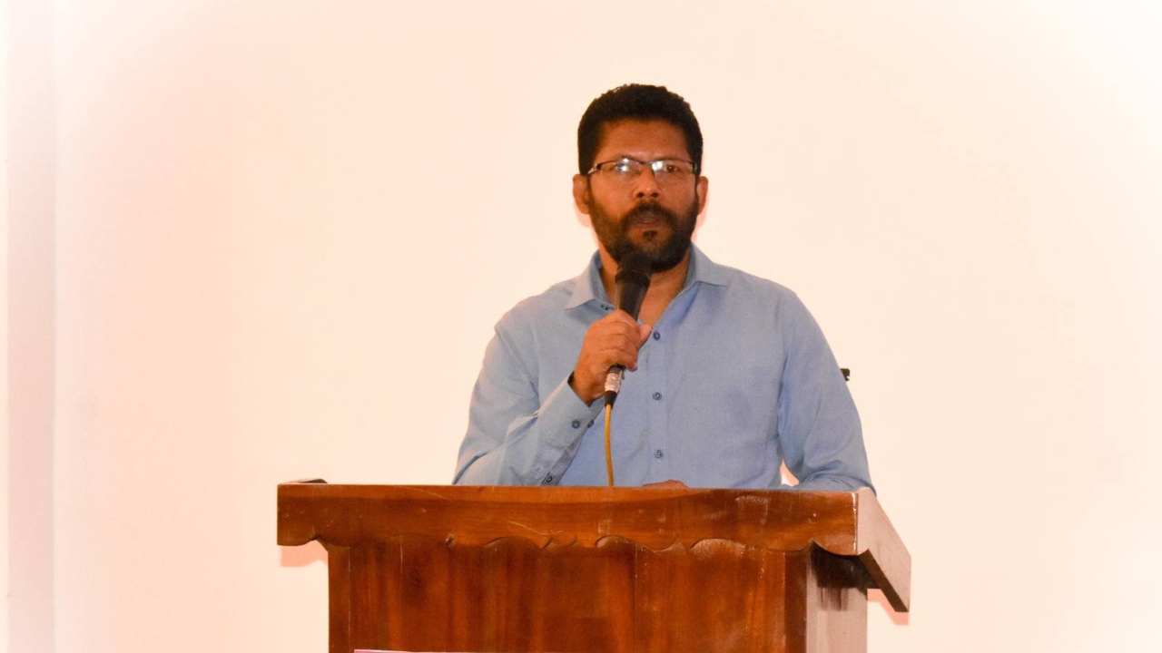 අපි මාසෙට ලක්‍ෂ 10-15 හම්බ කලා.. වසන්ත කැම්පස් එද්දිත් සල්ලිකාරයෙක්.. කන්න බොන්න දුන්නේ ඔහු..- මාලිමා මන්ත‍්‍රී