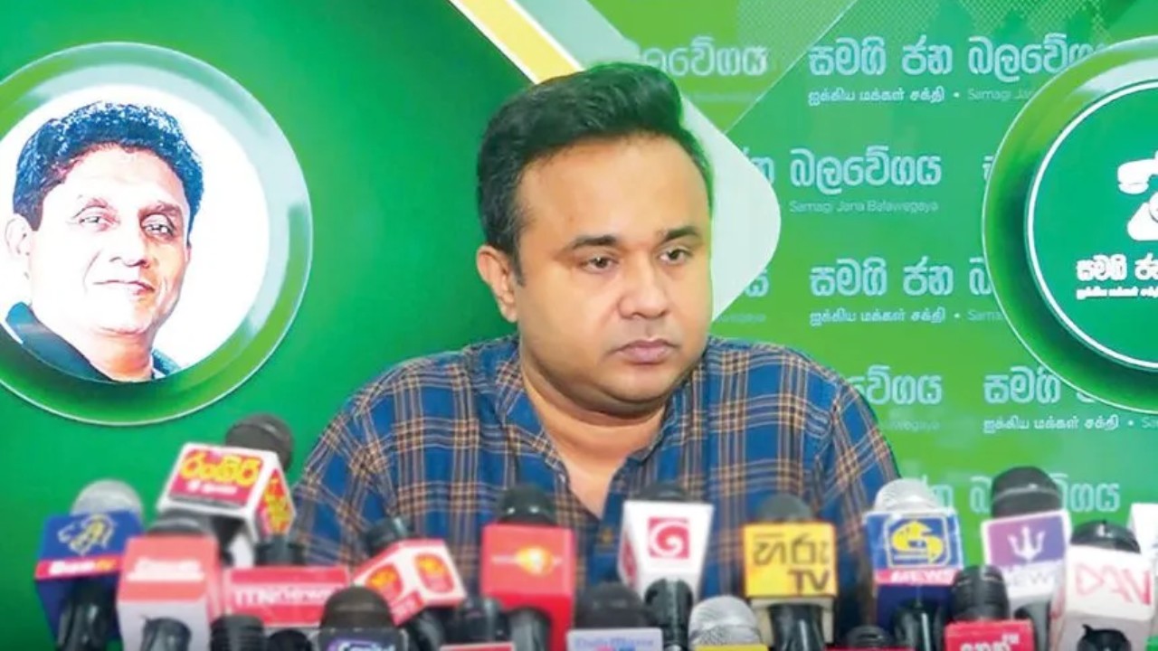 නාමල්ගේ අයිස් ෆැක්ට්‍රිය ගැන ආණ්ඩුවට ප්‍රශ්න 07ක්….. උත්තර දුන්නොත් චැනල් එක වහනවා…! – ජවිපෙ හිටපු මන්ත්‍රී